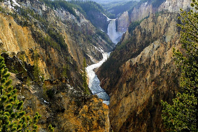 Yellowstone National Park, Wyoming/Montana/Idaho - popular tourist places in north america - Airline-topdeals